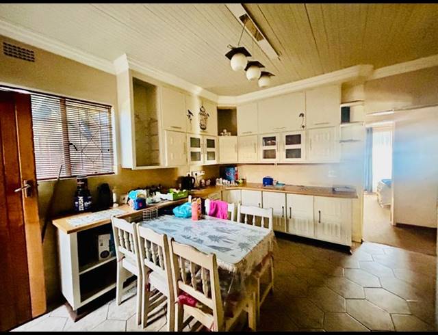 4 BEDROOM HOUSE FOR SALE IN VANDERBIJLPARK SW 2